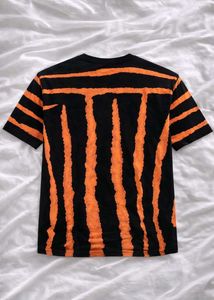Men's Black &amp; Orange Striped T-Shirt👔