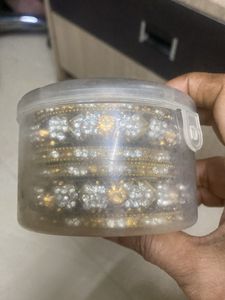 I Selling This Beautiful 6 Piece Bangle Set