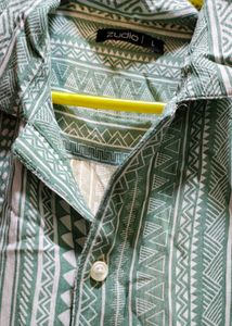 Green Geometric Print Button-Up Shirt