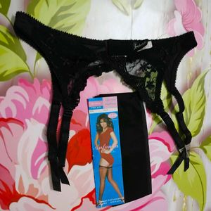 [802]Frederick's of Hollywood Black Lace Garter