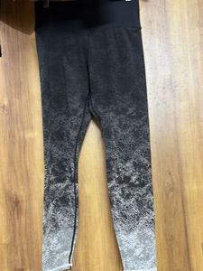 Women's Athleisure Set: Black Top &amp; Ombre Leggings