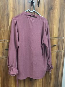 Stylish Mauve V-Neck Top with Ruffled Sleeves