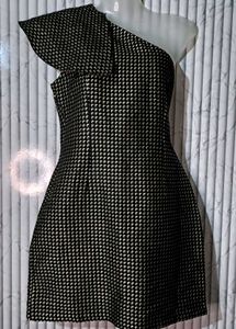 Houndstooth One-Shoulder Dress with side chain in