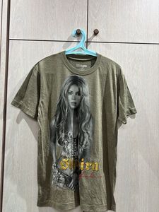 Shakira Graphic Print T-Shirt