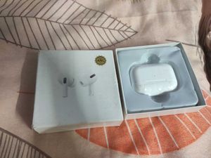 Premium Wireless Earbuds(white colour)