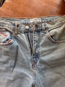 Pull & Bear Light Wash Jeans