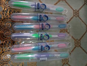 Set of 6 Toothbrushes with Cases