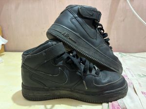 Nike Air Force 1 Mid Black Sneakers