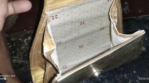this is  weeding unique clutch