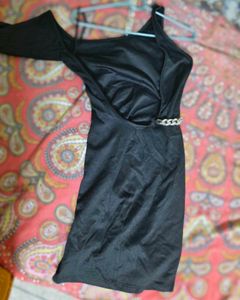 Chic Black One-Shoulder Dress with Chain Belt