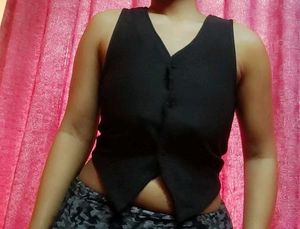 Black Sleeveless Buttoned crop top