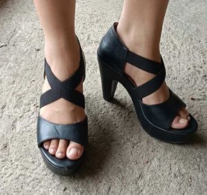 AJIO's Black leather heels (with freegift🎁🎁)