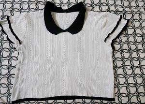 Chic White Ribbed Knit Top