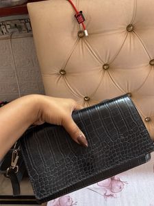 Chic Black Croc Embossed Crossbody Bag