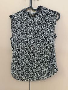 H&amp;M Sleeveless Black &amp; White Floral Top