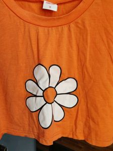 Urbanic - Cute Orange Daisy Crop Top