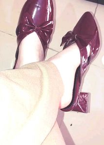 Stylish Burgundy Patent Bow Flats