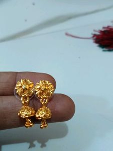 Elegant Gold Jhumka Earrings