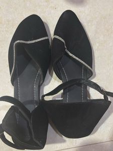 Elegant Black Heels with Rhinestone Detail
