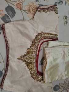 i am selling lehnga saree with full of beads
