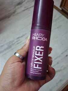 Hilary Rhoda Makeup Fixer