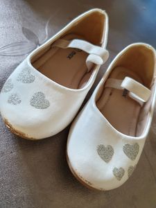 Girls Pretty White Shoes