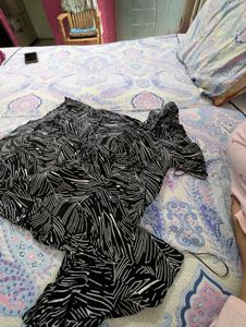 Chic Black &amp; White Leaf Print Dress - Never Worn