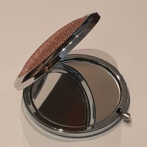 🪞 Hand-Held Pink Pocket Makeup Mirror - Women