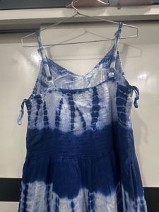 blue dress