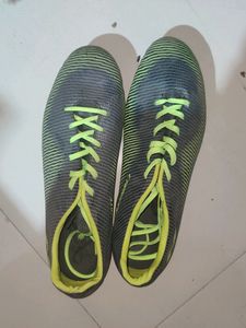 Nivia Mens Football Shoes. Good Condition.No Coins