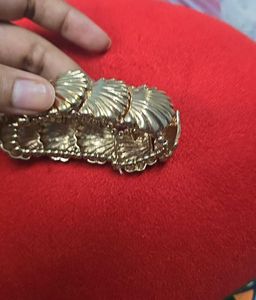 Gold Tone Seashell Bracelet