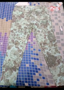 Floral Print Women's Pants in 30-32 waist