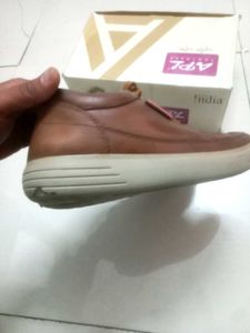 ✨💯 ORIGINAL WOODLAND CASUAL TAN  SNEAKERS 💯✨