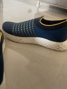 Stylish Womens  Blue Knit Slip-On Sport Shoes