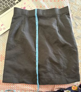 Tailored black straight skirt with back slit.SALE‼