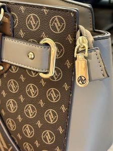 NEW Adrienne Vittadini  tote bag