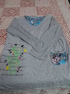 Comfortable Grey T-Shirt with Floral Pocket