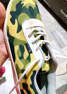 Camoflague White Canvas Sneakers