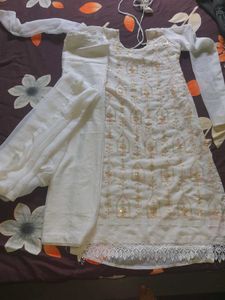 Elegant White Kurta with Intricate Embellishments