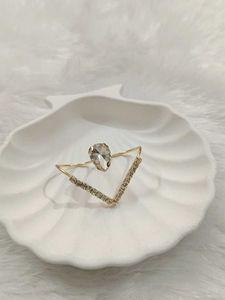 Sparkling V-Shape Rhinestone Ring