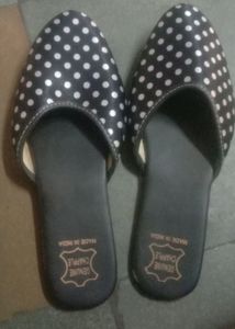 Black Flat Sandle