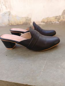 Black Mules - Chic &amp; Comfortable