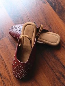 Maroon Juttis with Embellishments (6-8yrs)