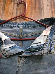 Damage Jeans