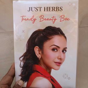 Just Herbs Trendy Beauty Box