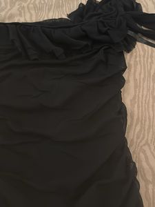 Chic Black One-Shoulder Tulle Ruffled Dress