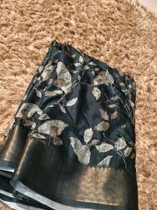 Elegant Leaf Print Saree