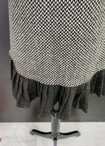 Chic Sleeveless Dress with Ruffled Hem