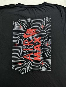 Nike Men's Black Graphic T-Shirt