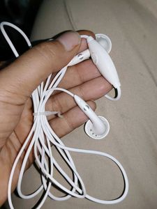 wired earphone
